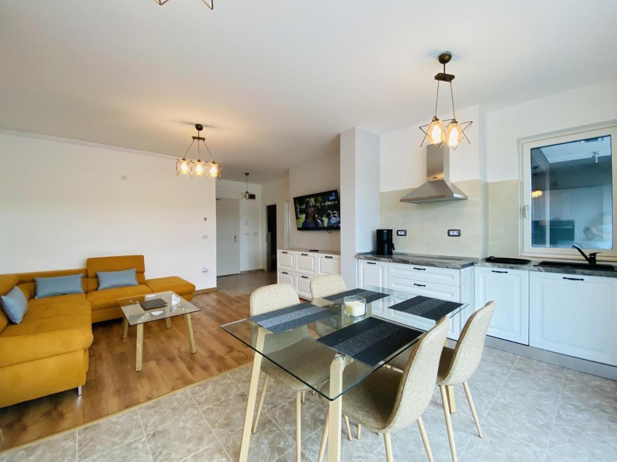 Deluxe Apartment With Balcony And Private Parking In Colvmna Residence Cluj-Napoca Buitenkant foto