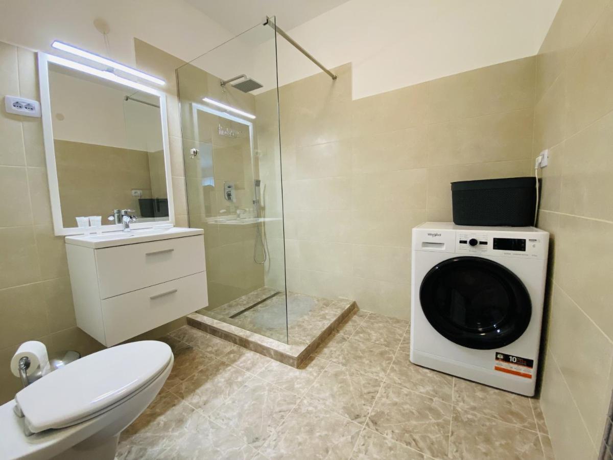 Deluxe Apartment With Balcony And Private Parking In Colvmna Residence Cluj-Napoca Buitenkant foto