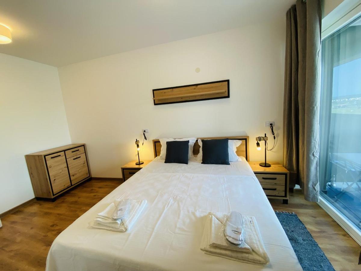 Deluxe Apartment With Balcony And Private Parking In Colvmna Residence Cluj-Napoca Buitenkant foto